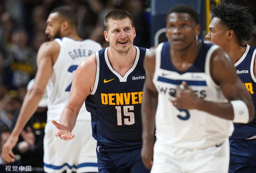 他与其他三 他与其他三